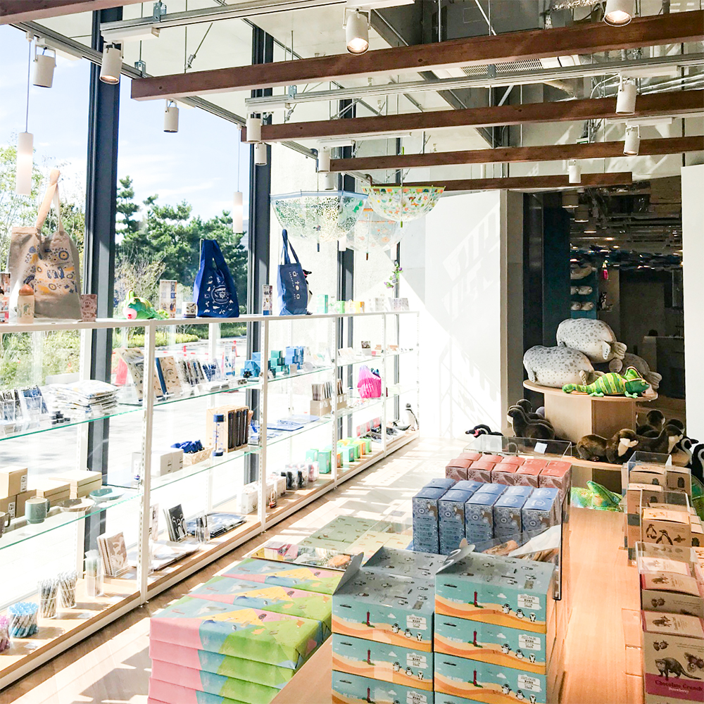 átoa MUSEUM SHOPの店内の様子です。