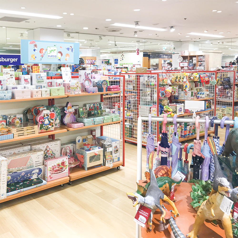 そごう大宮のおもちゃ売り場の様子です。DJECOのアイテムを多くお取り扱いいただいています。