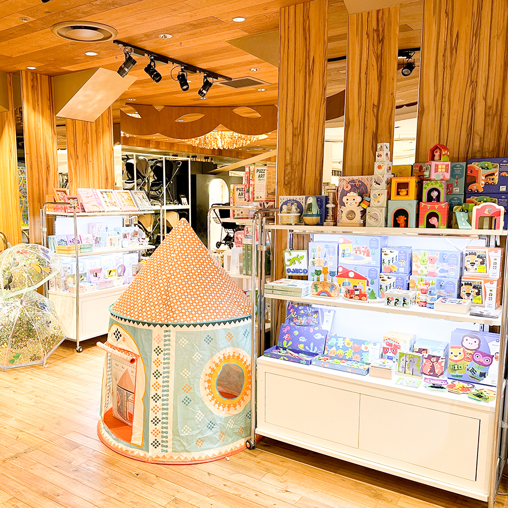 伊勢丹新宿店「ジェコ ポップ アップ ショップ」の様子。オリエンタルテントを展示販売しています。